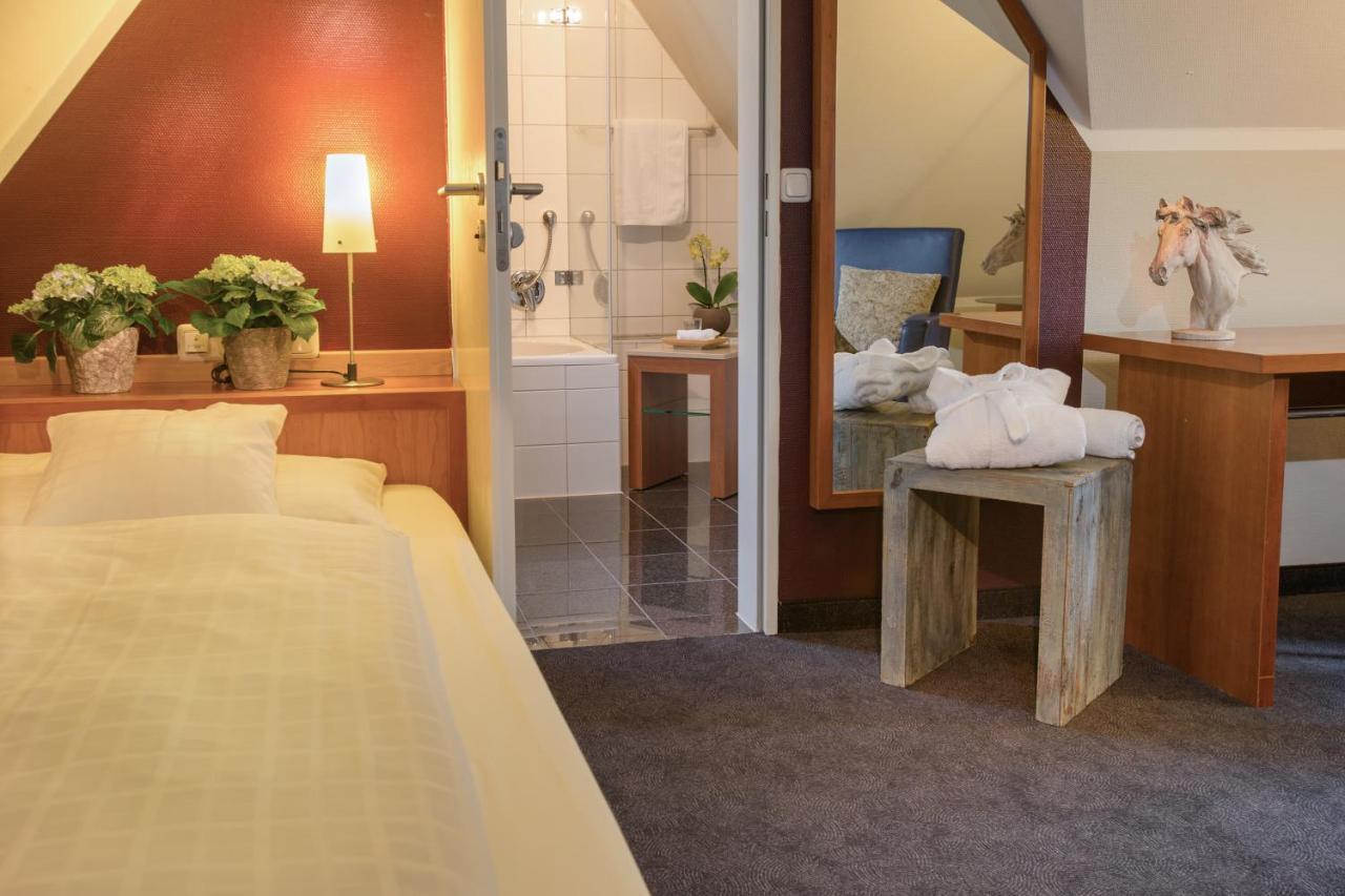 Seehotel Niedernberg - Das Dorf Am See Экстерьер фото
