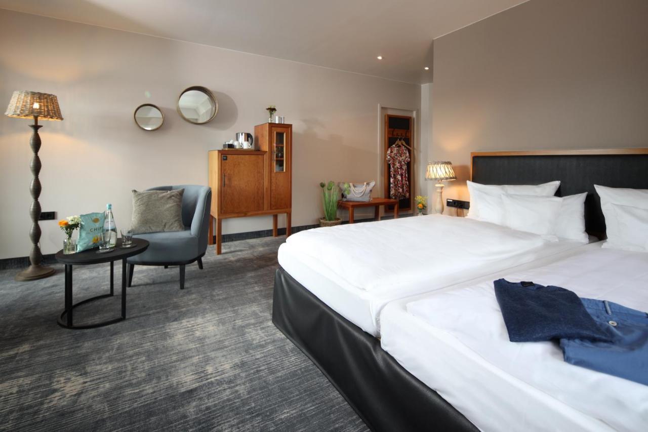 Seehotel Niedernberg - Das Dorf Am See Экстерьер фото
