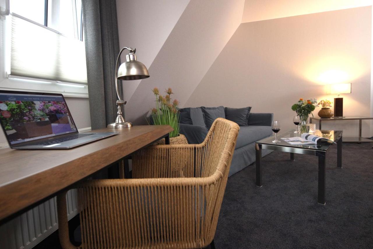 Seehotel Niedernberg - Das Dorf Am See Экстерьер фото