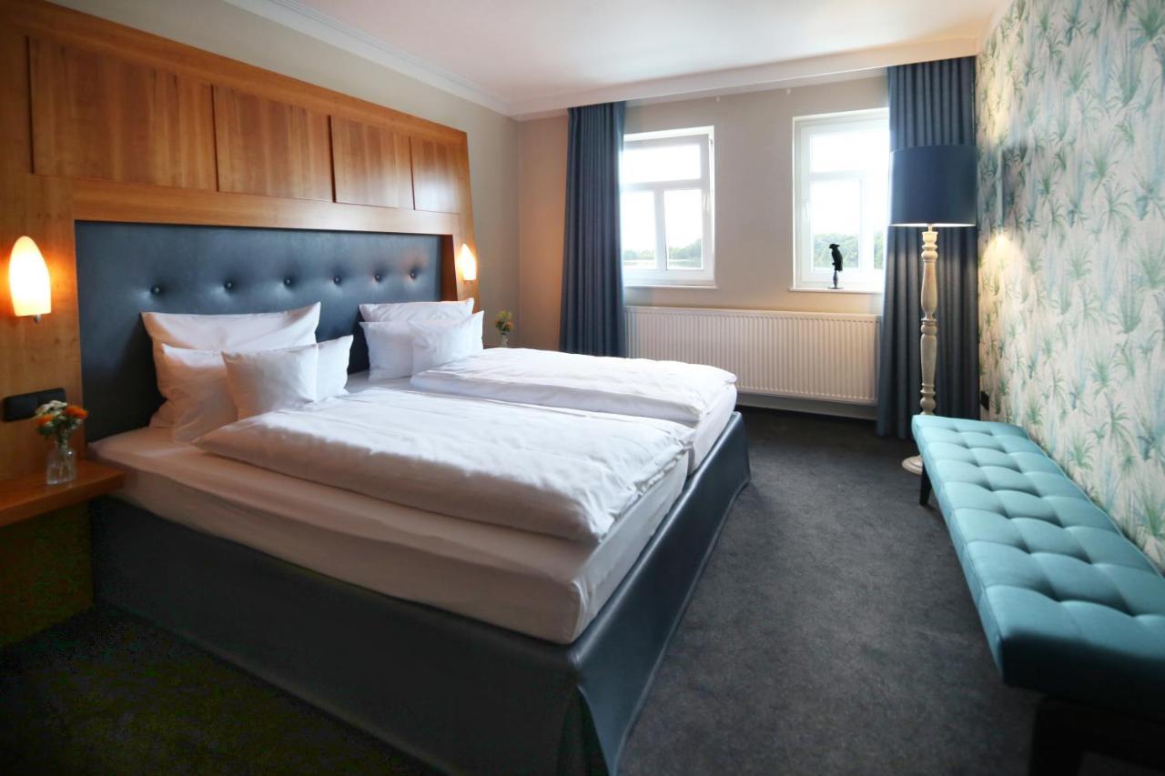 Seehotel Niedernberg - Das Dorf Am See Экстерьер фото