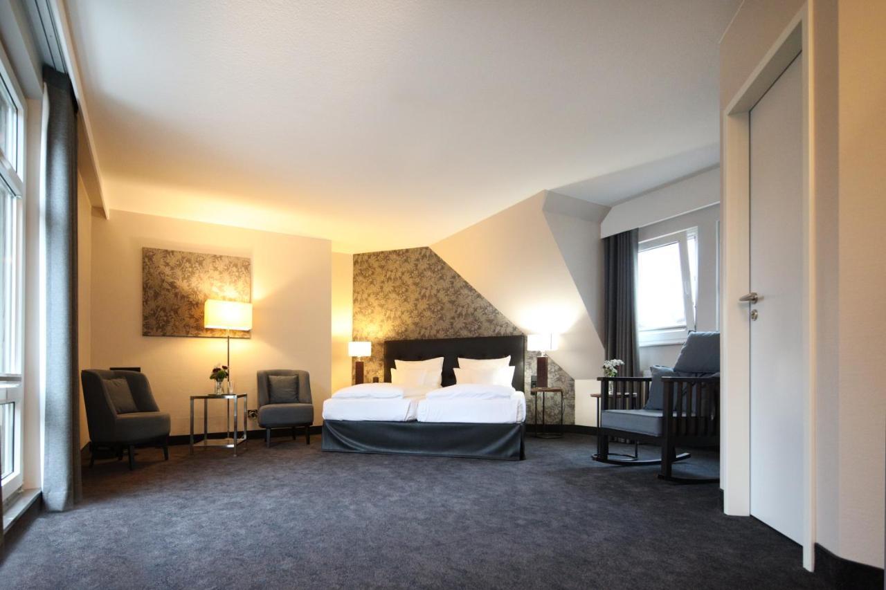 Seehotel Niedernberg - Das Dorf Am See Экстерьер фото