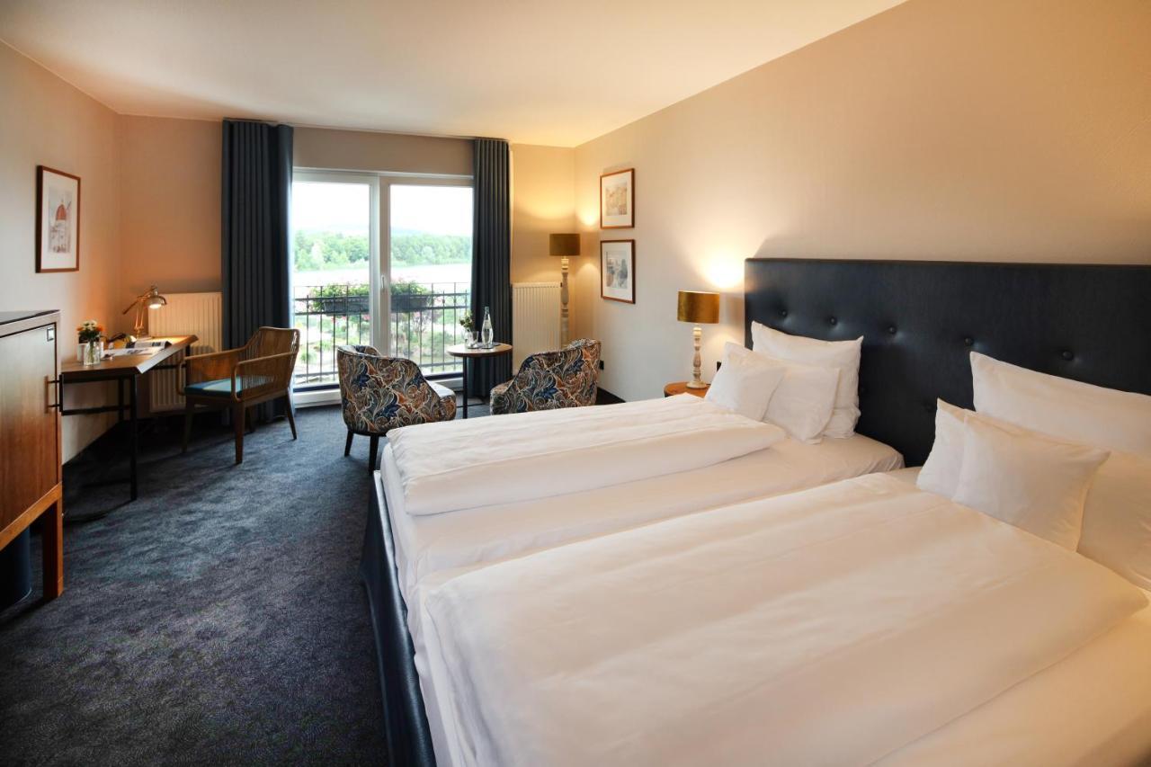 Seehotel Niedernberg - Das Dorf Am See Экстерьер фото