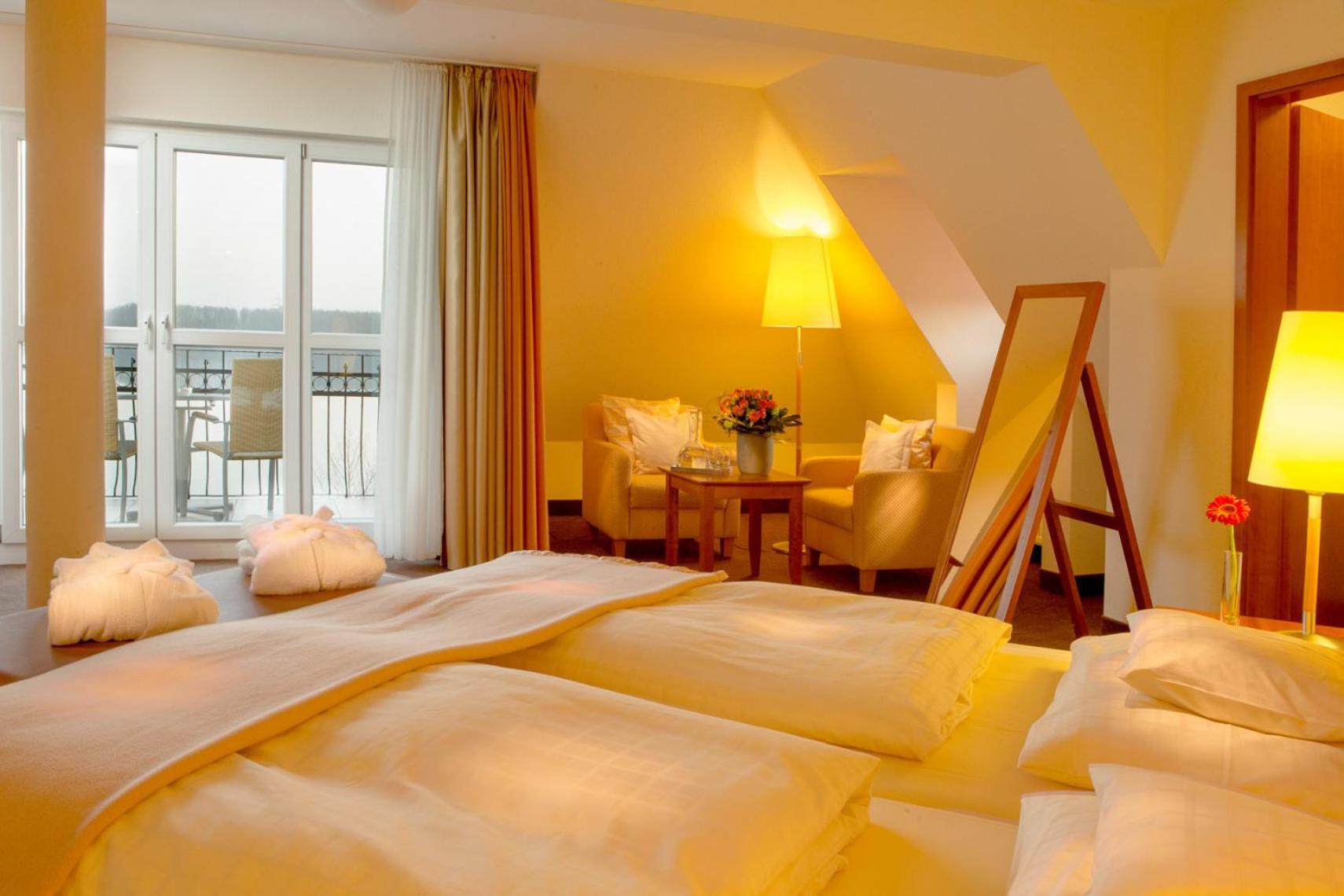 Seehotel Niedernberg - Das Dorf Am See Экстерьер фото