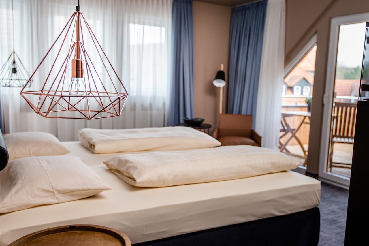 Seehotel Niedernberg - Das Dorf Am See Экстерьер фото