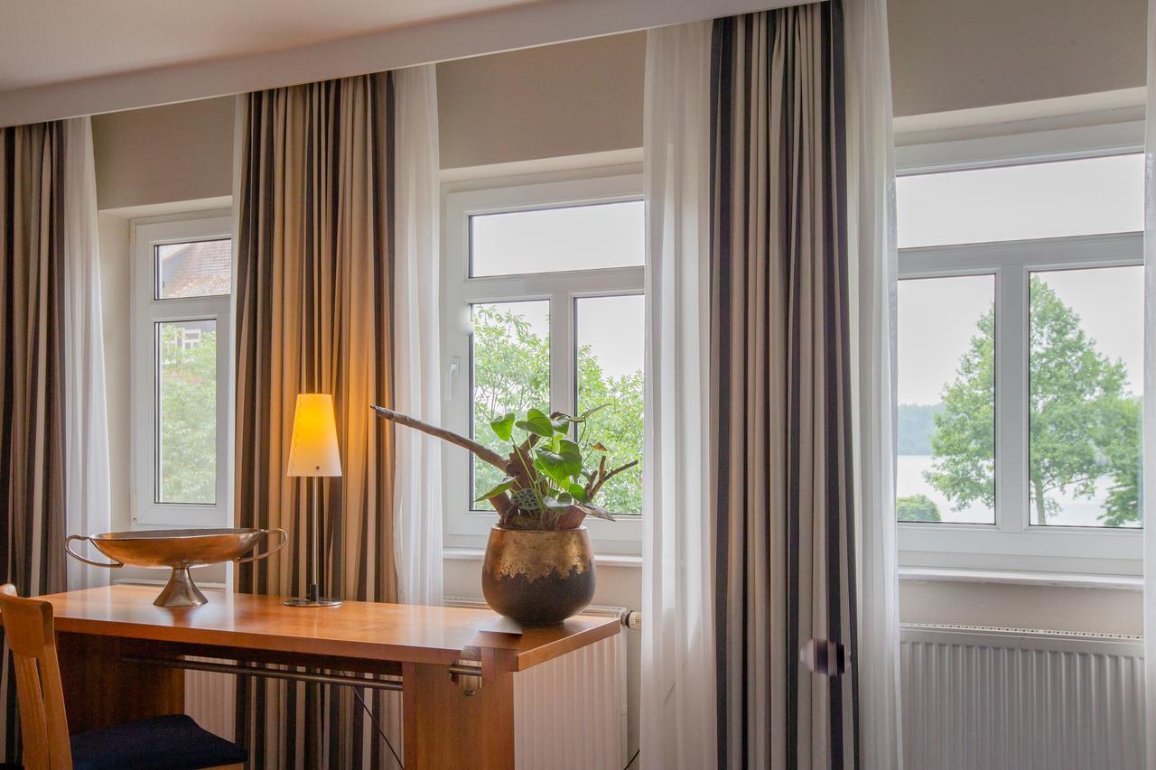 Seehotel Niedernberg - Das Dorf Am See Экстерьер фото