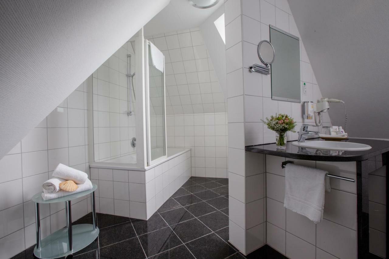 Seehotel Niedernberg - Das Dorf Am See Экстерьер фото