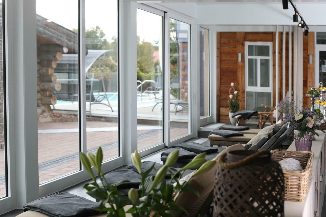 Seehotel Niedernberg - Das Dorf Am See Экстерьер фото